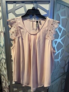 Trende light blush sleeveless blouse